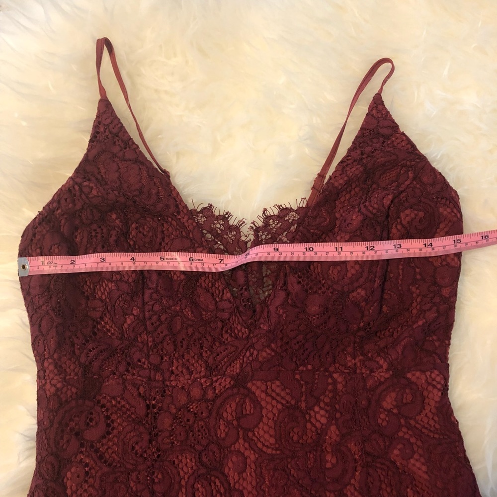 BARDOT LACE PENCIL DRESS IN BURGUNDY - Picture 5 of 5